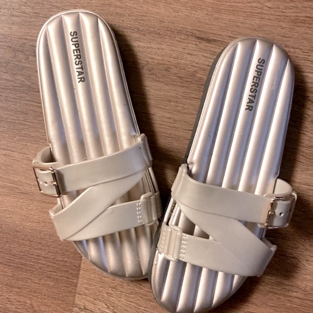 NWOT Superstar Sandals Size 7
